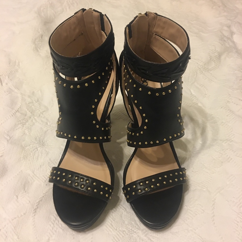 Shoes - Picture 2 of 4
